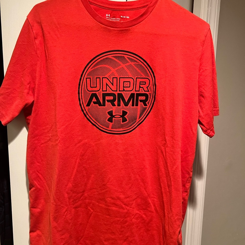 Under Armour mens size medium t-shirt, loose fit
